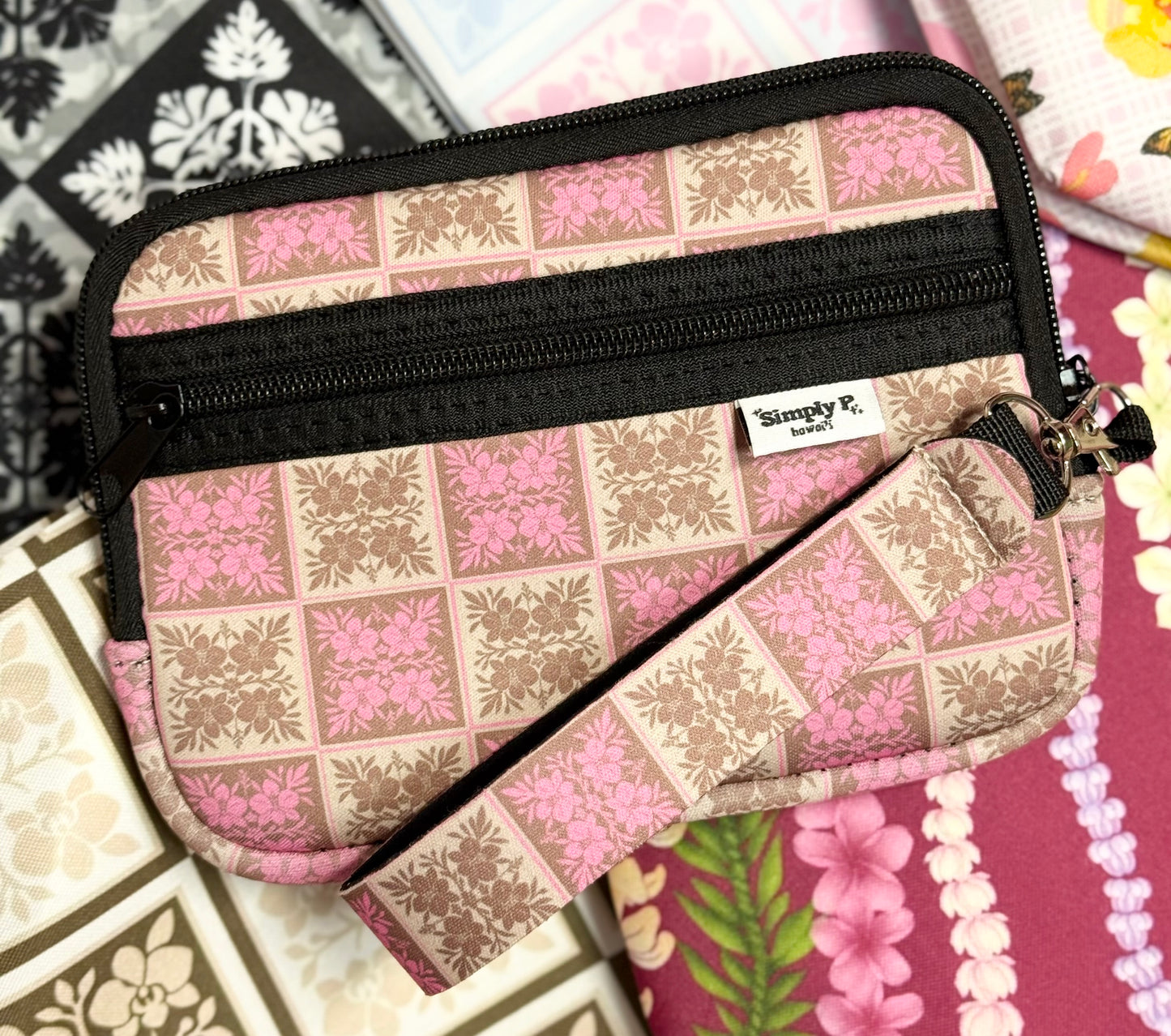 Phone pouch- Pink quilt
