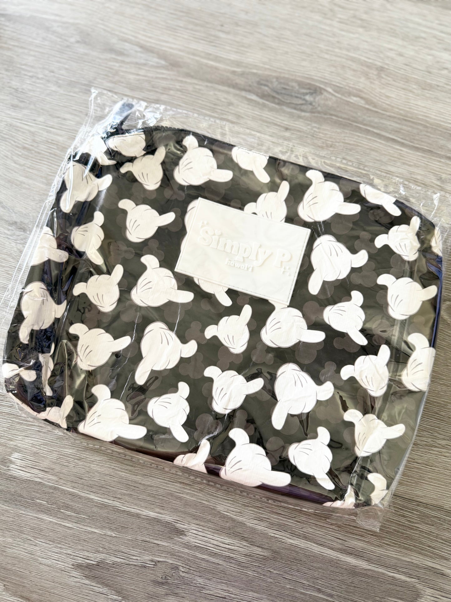 Insulated pouch- Mickey Shaka